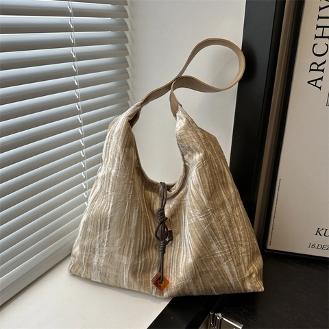 Bolso Tote de Hombro Artístico Estilo Chino con Patrón de Hoja de Bambú y Diseño Plisado Bolso de Axila de Nailon para Mujer