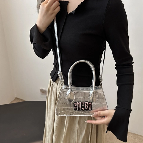 Women Crocodile Pattern PU Leather Crossbody Bag Retro Square Handbag With Letter Patch Fashion Stylish Chain Strap