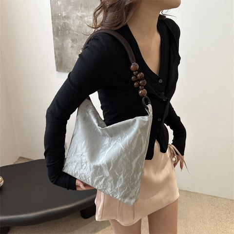 Women Pleated Hobo Bag PU Leather Wrinkled Texture Underarm Shoulder Bag Minimalist Bohemian Style With Wooden Bead Handle