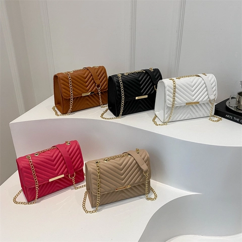 Borsa a Tracolla da Donna Trapuntata a V Minimalista Urbana in Pelle PU Piccola Borsa Quadrata con Catena Dorata