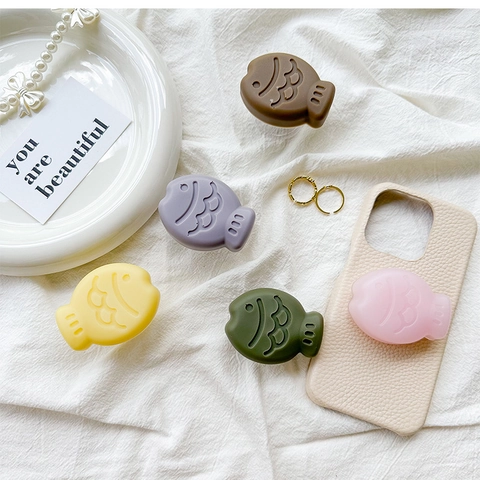 3D Fish Shaped Expanding Phone Socket Stand Foldable Silicone Desk Support Grip Cute Solid Color Cartoon Taiyaki Design