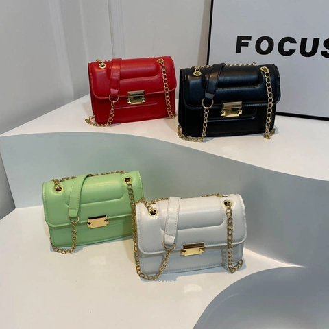 Damen Umhängetasche Aus Gestepptem PU-Leder Kleine Quadratische Schultertasche Mit Metallkettenriemen Und Druckverschluss Elegant Modisch