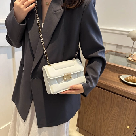 Damen Umhängetasche Aus Gestepptem PU-Leder Kleine Quadratische Schultertasche Mit Metallkettenriemen Und Druckverschluss Elegant Modisch