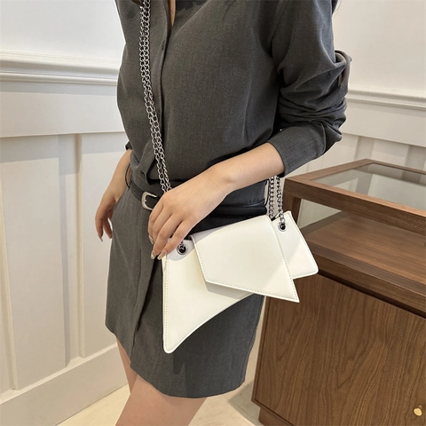 Geometric Asymmetrical Crossbody Bag Women PU Leather Chic Modern Shoulder Bag Metal Chain Strap Minimalist