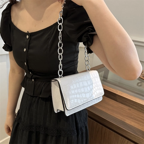 Crocodile Texture PU Leather Crossbody Bag Simple Flap Small Square Shoulder Bag With Thick Silver Metal Chain For Women