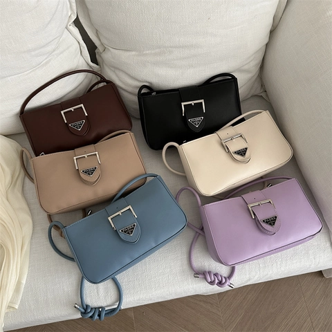 Bolso Baguette De Cuero PU Para Mujer Color Sólido Con Hebilla Metálica Decoración Triangular Correa De Nudo