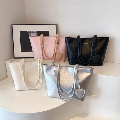 Grote Tote Bag Voor Dames PU Leer Rimpeltextuur Chique Schoudertas Met Hartjeshanger Trendy Handtas