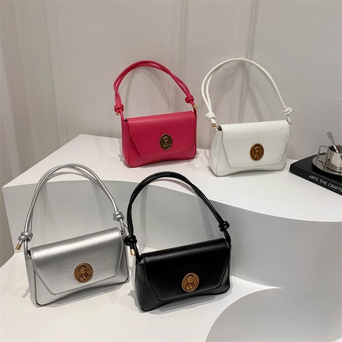 Damen Umhängetasche PU Leder Mit Metall Bären Abzeichen Und Knoten Riemen Retro Kleine Quadratische Schultertasche Street Fashion