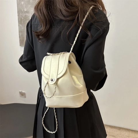 Mini Rugzak Voor Dames PU Leer Metalen Ketting Mode Casual Reizen Kleine Rugzak Met Draaisluiting Klep