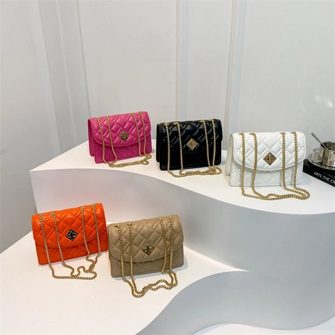 Women Shoulder Bag PU Leather Diamond Quilted Metal Chain Strap Square Crossbody Bag Elegant Twist Lock Trendy Handbag