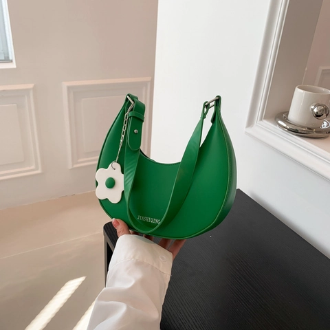 Bolso Hobo De Media Luna Para Mujer Bajo El Brazo Cuero PU Color Caramelo Simple Con Colgante De Flor Correa Ajustable