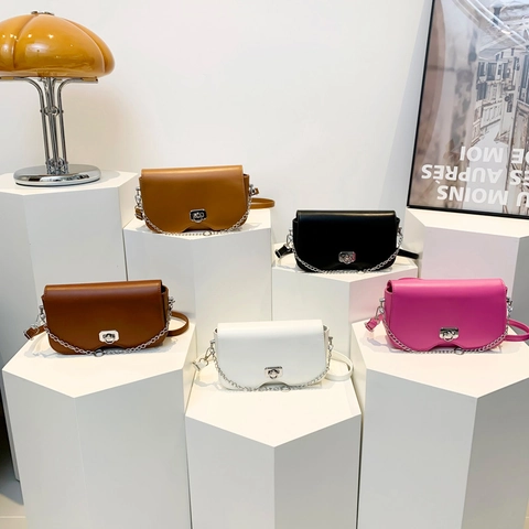 Fashion PU Leather Crossbody Bag For Women With Silver Chain And Wave Bottom Simple Underarm Shoulder Square Handbag
