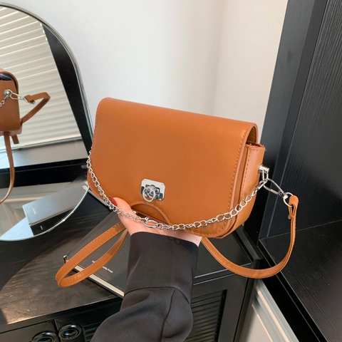 Fashion PU Leather Crossbody Bag For Women With Silver Chain And Wave Bottom Simple Underarm Shoulder Square Handbag