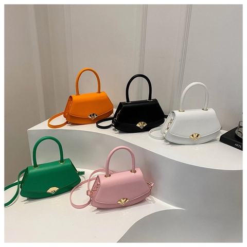 Borsa a Mano da Donna alla Moda Piccola a Forma di Ventaglio in Pelle PU Tracolla con Fibbia Dorata Elegante Sottobraccio