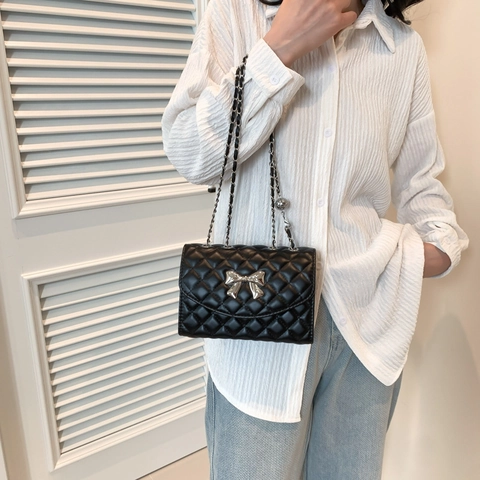 Quilted PU Leather Crossbody Bag For Women Metal Bow Decoration Lattice Pattern Chain Shoulder Strap Fashion Square