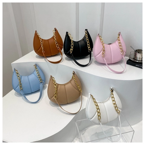 Women Crescent Underarm Bag PU Leather Pleated Ruched Design Gold Chain Trendy Shoulder Handbag Minimalist Solid Color