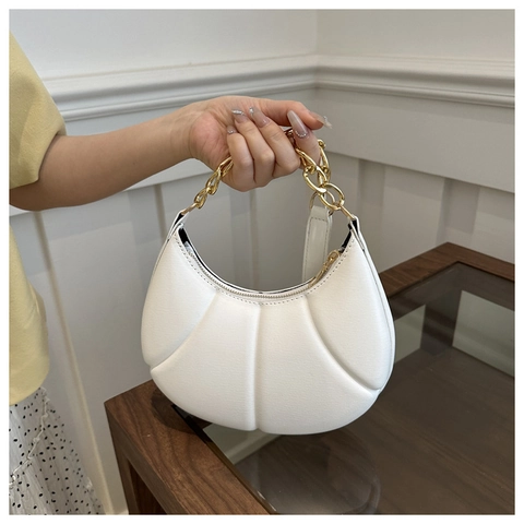 Women Crescent Underarm Bag PU Leather Pleated Ruched Design Gold Chain Trendy Shoulder Handbag Minimalist Solid Color