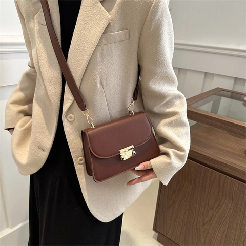 Retro PU Leather Crossbody Bag For Women Minimalist Square Shoulder Purse With Gold Metal Lock And Wide Strap Versatile