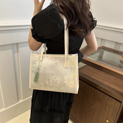 Sac Fourre-tout Femme Style Chinois Jacquard Broderie Florale Grande Capacité Sac À Main Bandoulière Avec Gland PU