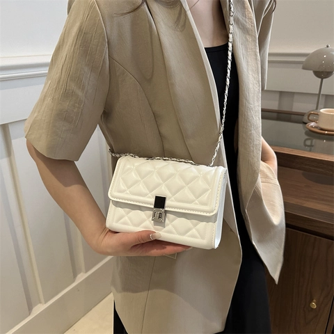 Damen Gesteppte Raute Umhängetasche PU Leder Mode Kleine Quadratische Schultertasche Mit Kettengurt Klappverschluss