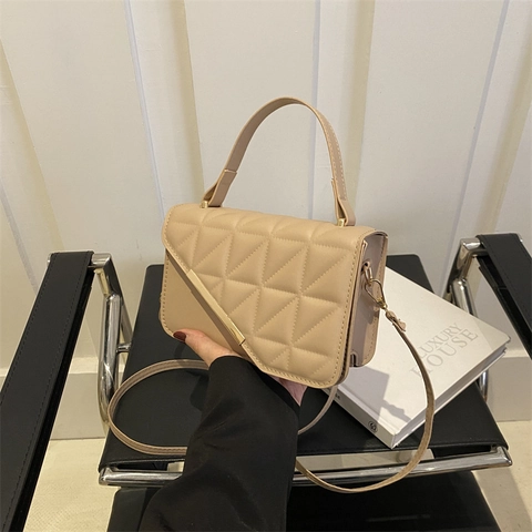 Fashion Women Quilted Shoulder Bag Geometric PU Leather Handbag With Gold Metal Bar Solid Color Trendy Crossbody Bag