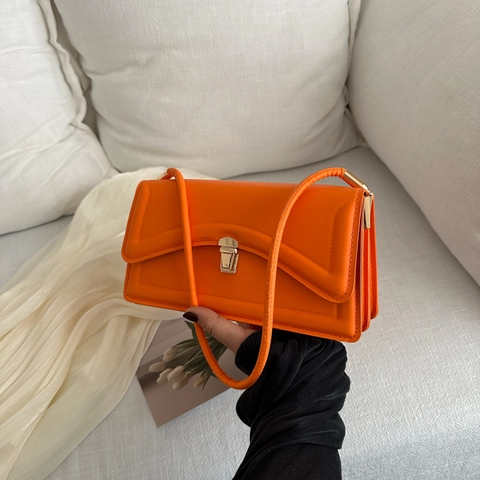 Bolso De Hombro De Axila De Cuero PU Para Mujer Bolso De Mano Rectangular Con Solapa Minimalista Moda Retro Casual Color Sólido Cierre De Metal