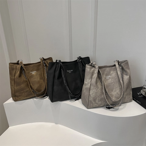 Grand Sac Fourre-Tout Pour Femmes En Cuir PU Sac À Main Bandoulière Avec Chaîne En Métal Et Perles Sac Style Vintage