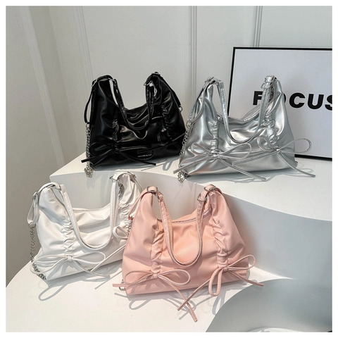 Sac à Épaule Plissé avec Nœud pour Femmes Cuir PU Chaîne Métallique Grande Capacité Sac Cabas Minimaliste Style Y2K