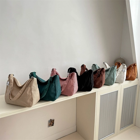Sac À Épaule En Velours Côtelé Femmes Grande Capacité Sac Bandoulière Avec Pendentif Chien De Dessin Animé Style Rétro