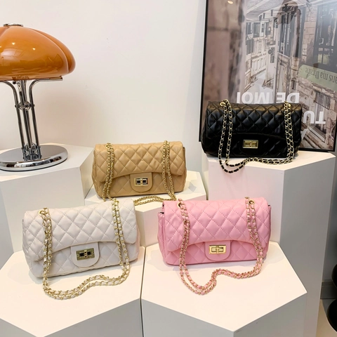 Gesteppte Schultertasche PU Leder Elegante Flip Umhängetasche Mit Goldener Metallkette Drehverschluss Mode Für Damen