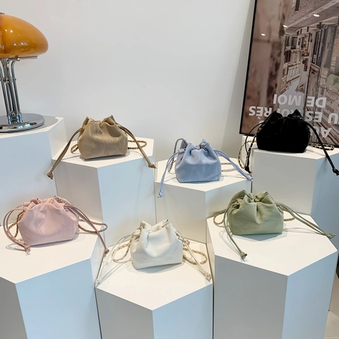 Women Crinkled PU Leather Bucket Bag Drawstring Cloud Crossbody Handbag With Chain Strap Fashion Casual Elegant
