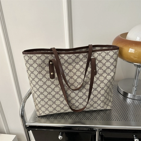 Vintage Monogram Tote Bag Grote Capaciteit PU Leer Schoudertas Voor Vrouwen Commuter Mode Klinknagel Rits Kantoor