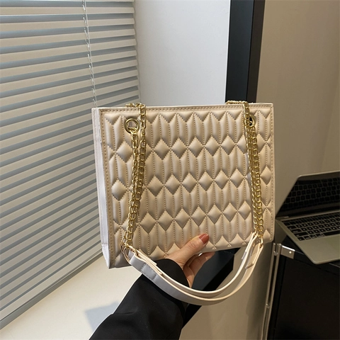 Women Quilted Shoulder Bag PU Leather Gold Chain Square Crossbody Handbag Rhombic Pattern Elegant Fashionable