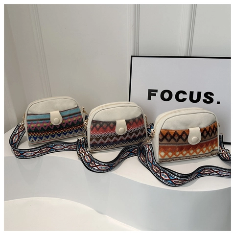Bohemian Ethnic Embroidery Canvas Crossbody Bag For Women Vintage Shell Shoulder Bag With Wide Adjustable Strap Chic