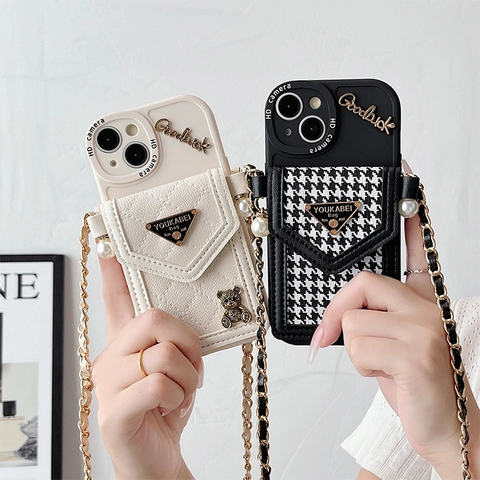 Crossbody Telefoonhoesje Met Portemonnee Kaarthouder PU Leer Gewatteerd Hahnentritt Metalen Ketting Kunstparel Strap Beer Charm Dames