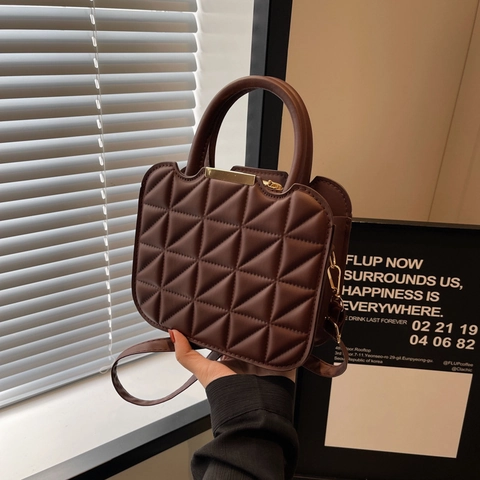 Quilted Shoulder Bag PU Leather Triangle Pattern Handbag With Gold Hardware Detachable Strap Trendy Commuter Women