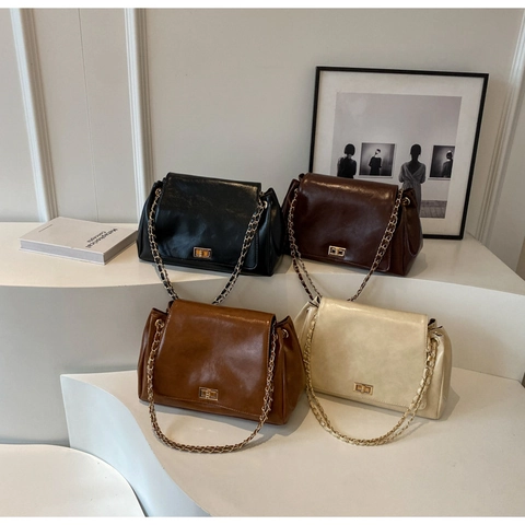 Dames Schoudertas Glanzend PU Leer Metalen Kettingriem Flap Vierkante Okseltas Crossbodytas Koreaanse Minimalistische Stijl