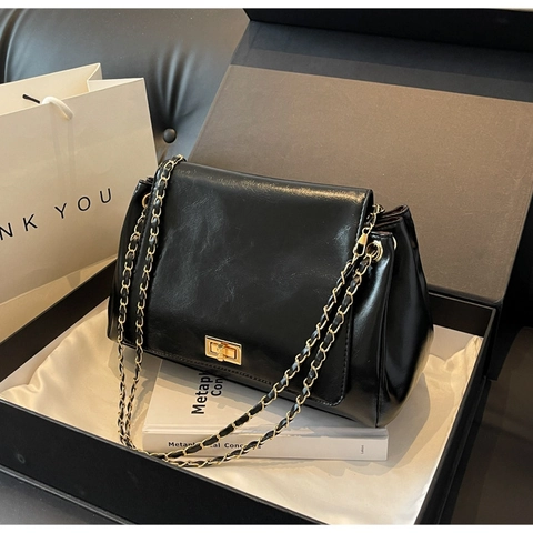 Dames Schoudertas Glanzend PU Leer Metalen Kettingriem Flap Vierkante Okseltas Crossbodytas Koreaanse Minimalistische Stijl