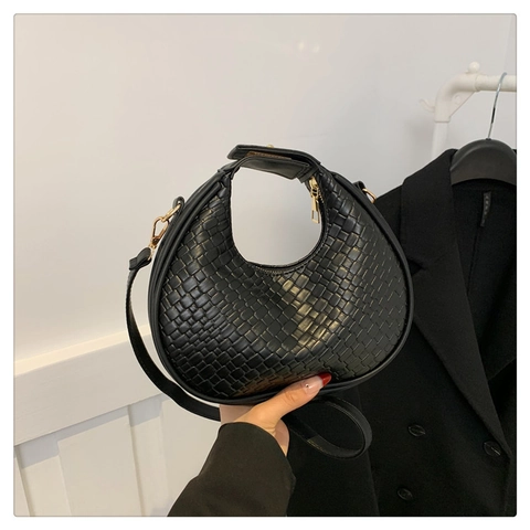 Women Crocodile Pattern Crescent Shoulder Bag Vintage Felt PU Leather Hobo Underarm Bag For Daily Casual Fashion Solid Color