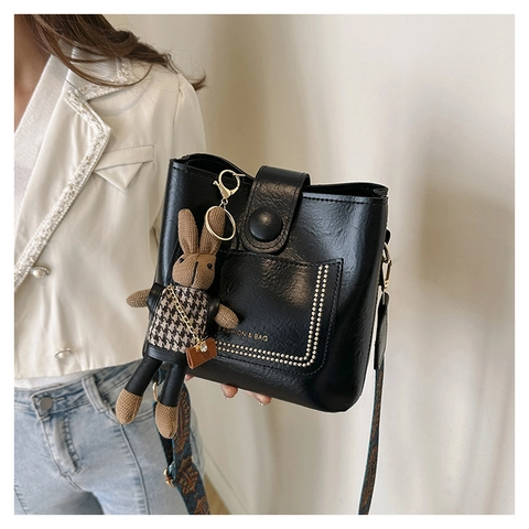 Retro PU Leather Bucket Bag Rivet Studded Women Shoulder Crossbody Bag With Ethnic Print Wide Strap Trendy Vintage