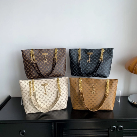 Borsa Tote Donna Stampa Monogramma Pelle PU Grande Capacità Tracolla Catena Dorata Ciondolo Cervo Vintage