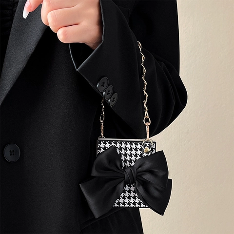 Funda Plegable Para Teléfono Con Patrón Pata De Gallo Gran Lazo De Tela Y Correa De Cadena Dorada Para Mujer Elegante