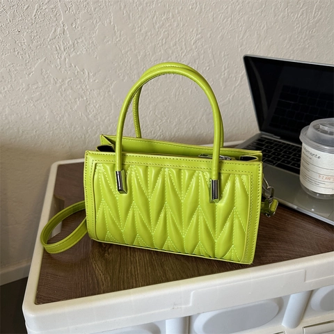 Women Quilted Matelassé PU Leather Handbag V-Pattern Crossbody Shoulder Bag Solid Color Fashion Trendy