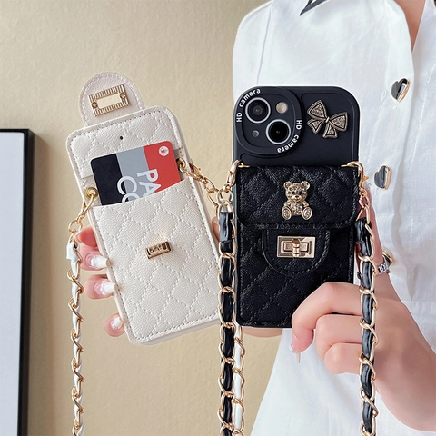 Funda De Teléfono Cartera Cruzada De Cuero Acolchado Con Correa De Cadena Oso De Metal Y Lazo Para IPhone