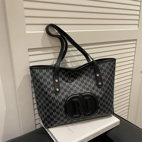 Große Kapazität Monogramm Buchstaben Druck Tote Bag Für Damen Geprägtes Logo Kunstleder Pendler Schultertasche Täglich Tasche