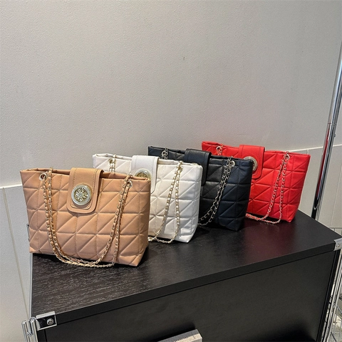 Bolso Tote De Cuero PU Acolchado Gran Capacidad Con Correa De Cadena Y Hebilla Dorada Elegante Bolso De Hombro