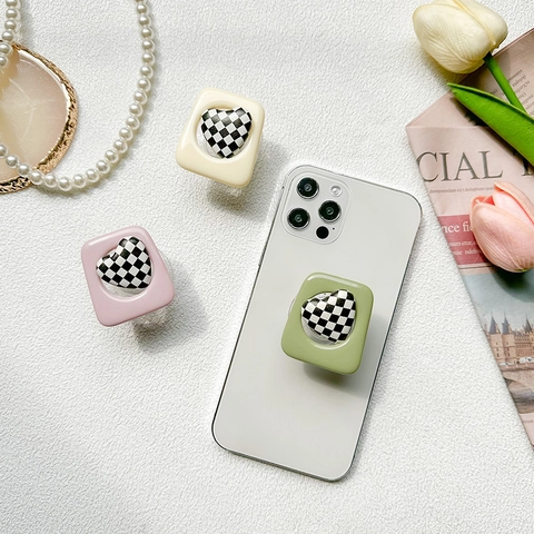 Support Griptok De Téléphone À Motif Damier En Forme De Cœur Support Extensible En Plastique Style Ins Minimaliste