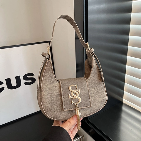 Women Crescent Underarm Bag PU Leather With Metal Letter Logo And Tassel Vintage Style Versatile Small Shoulder Handbag