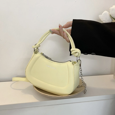 Trendy PU Leren Halve Maan Hobo Tas Voor Dames Minimalistische Crossbody Schoudertas Met Knoophengsel Zilveren Ketting