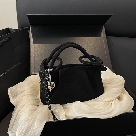 Dames Geplooide Suede Schoudertas Retro Handtas Met Harthanger Cloud Dumpling Bag Crossbody